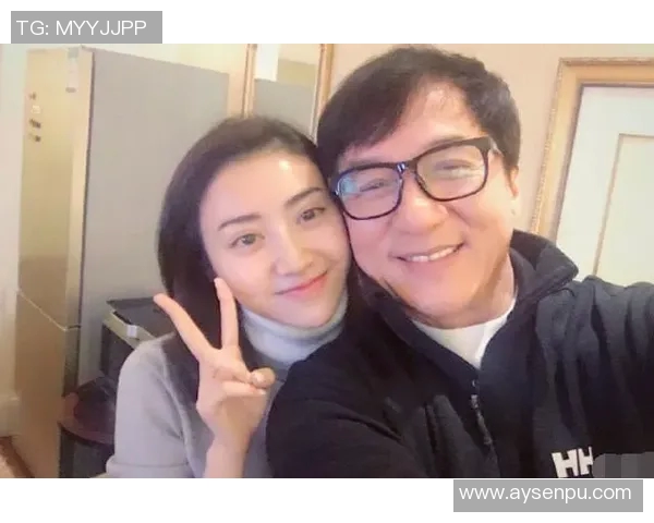 与足球明星亲密合影的难忘瞬间记录了梦想与激情的交汇 与足球明星亲密合影的难忘瞬间记录了梦想与激情的交汇